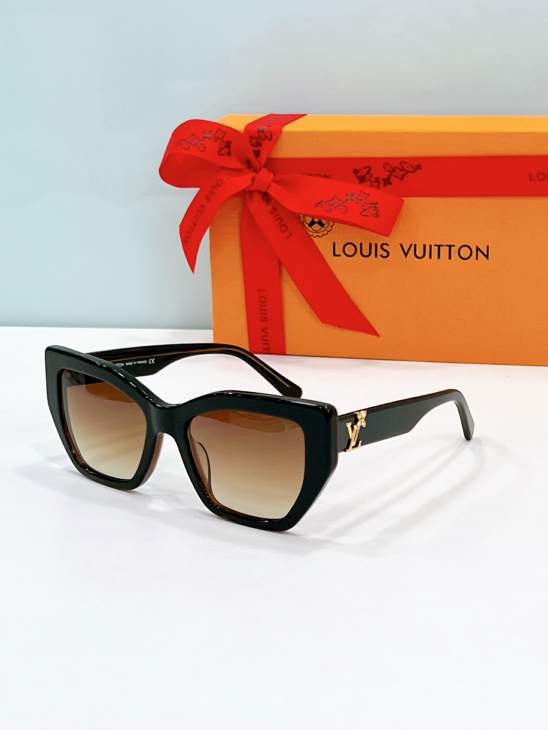 Picture of Louis Vuitton Sunglasses _SKUfw77361649fw